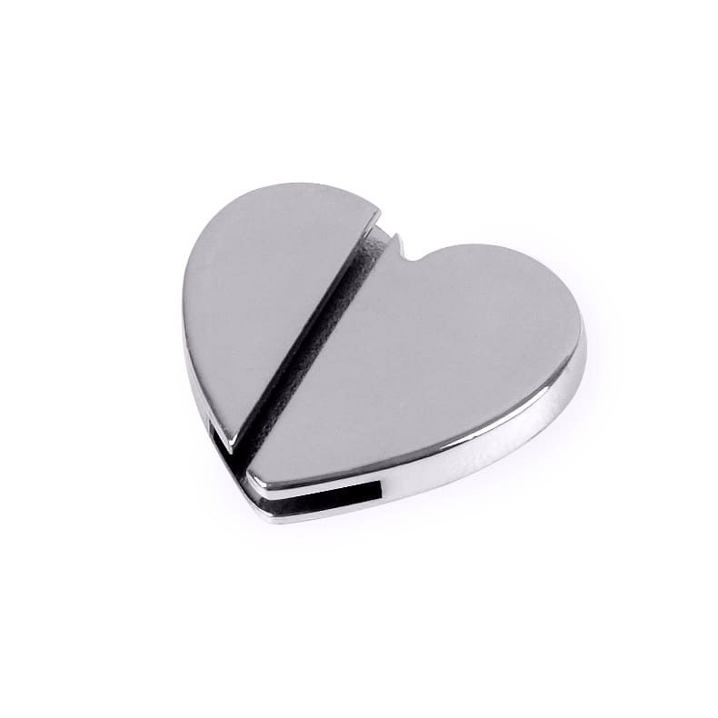 Replaceable heart metal plate for a notebook